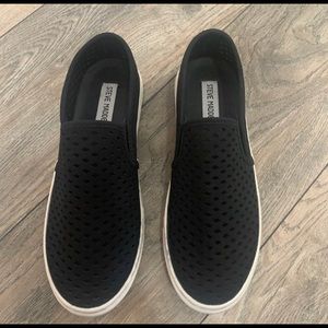 STEVE MADDEN BLACK ZEENA SLIP ON SNEAKERS 8.5-EUC